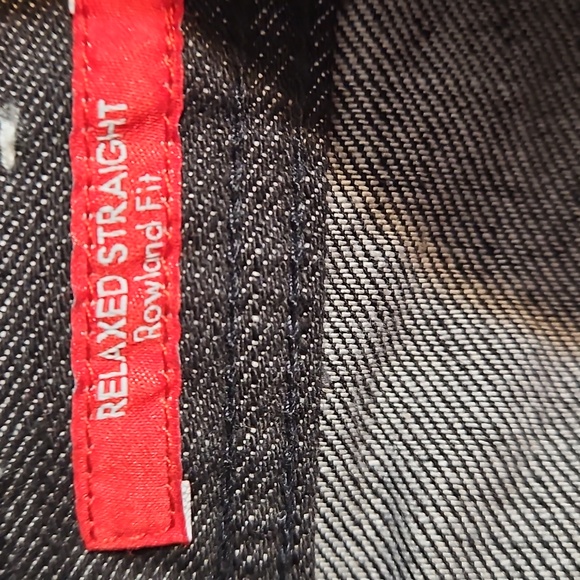 NWOT Guess Relaxed Straight Fit Jeans - Picture 10 of 12